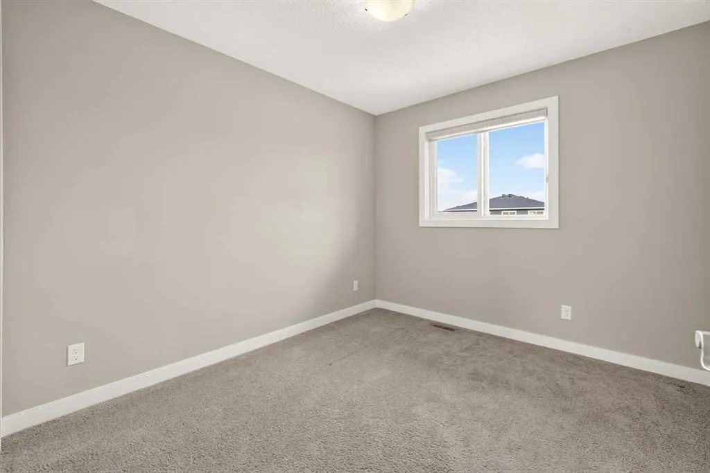 52 Red Embers Manor NE
