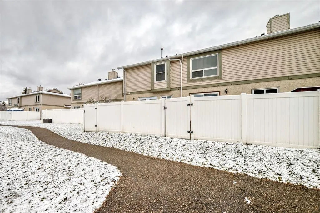 111 Deer Ridge Lane SE