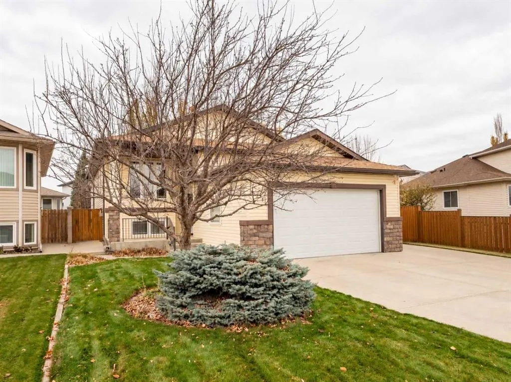 417 Grizzly Crescent N
