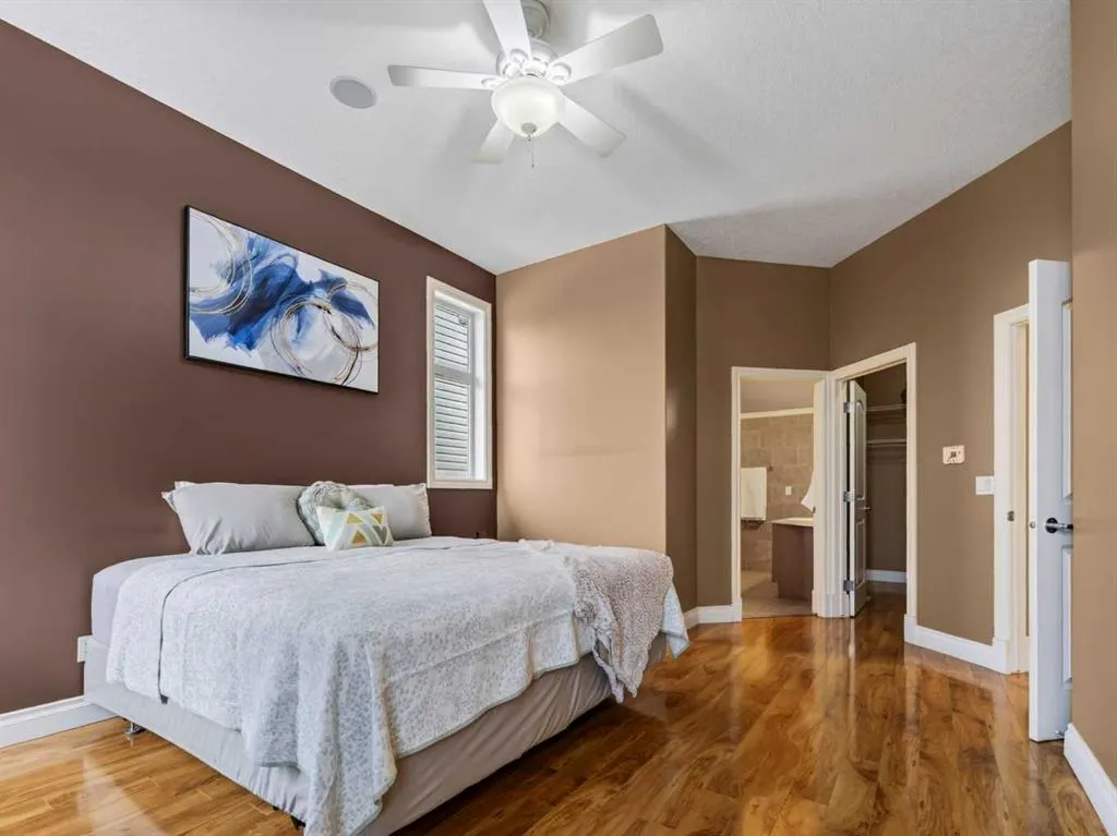246 Canals Circle SW