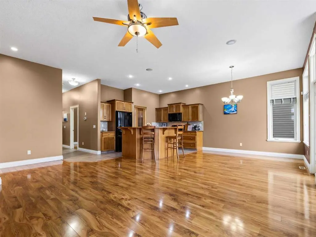246 Canals Circle SW