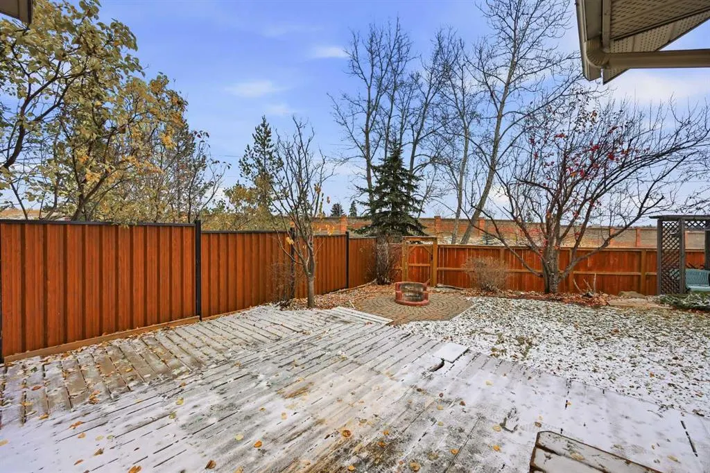 207 Riverside Way SE