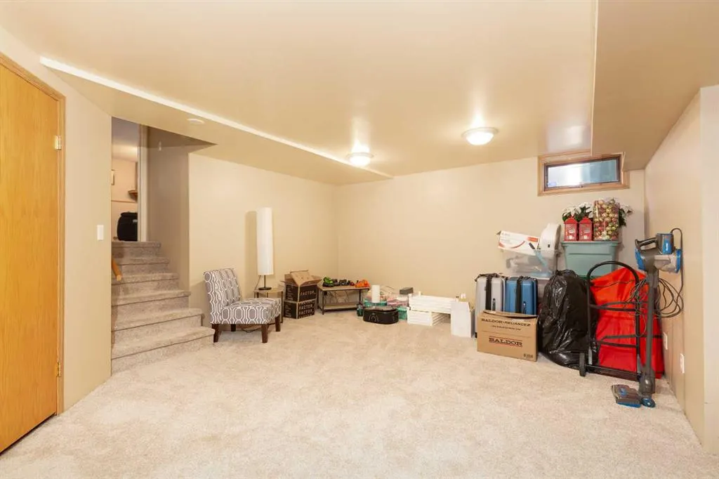 44 Lakhota Road W