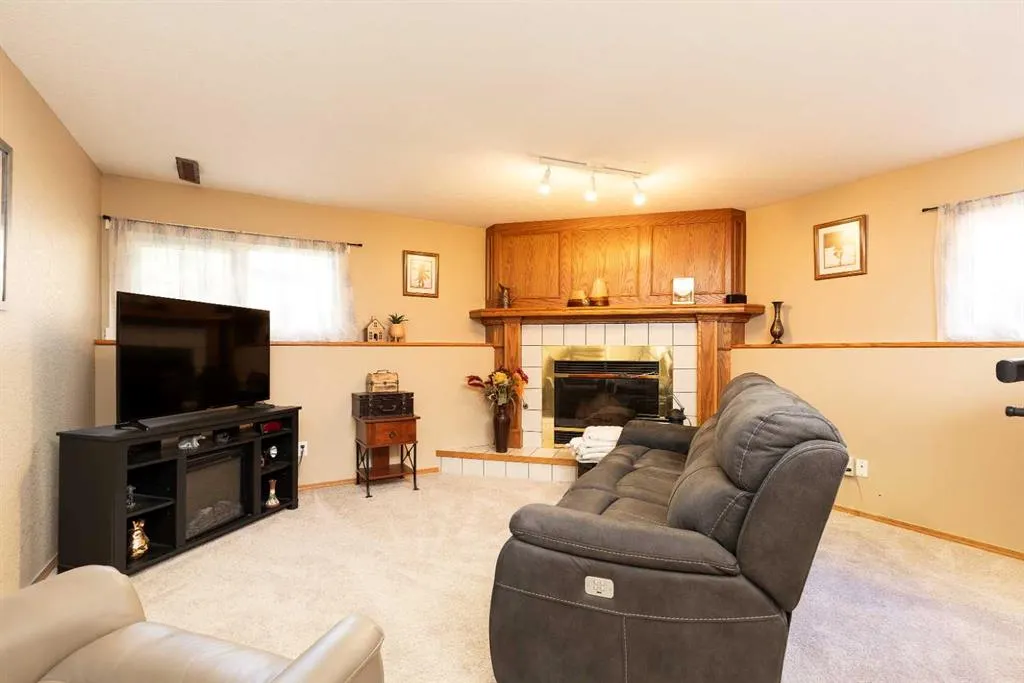 44 Lakhota Road W