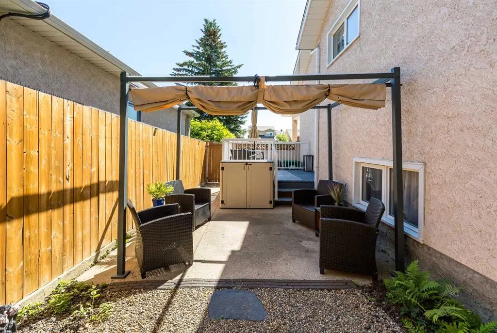 44 Lakhota Road W