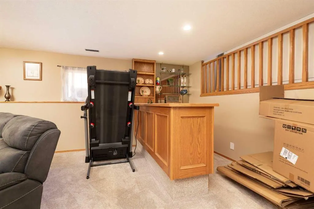 44 Lakhota Road W