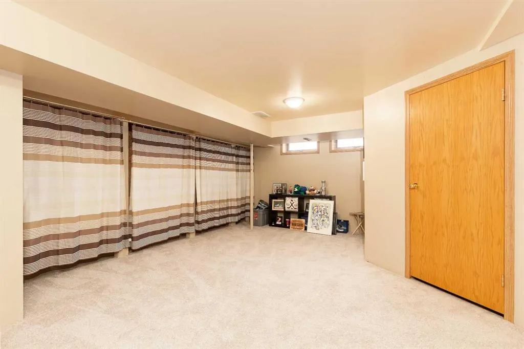 44 Lakhota Road W