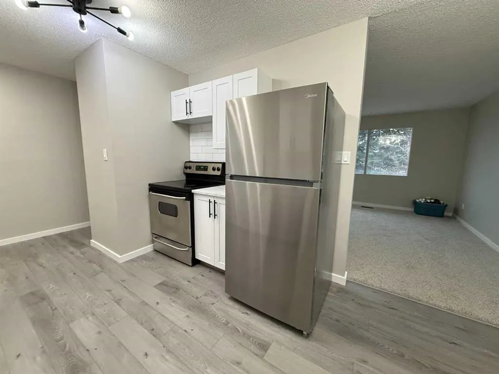 15 Laval Court W