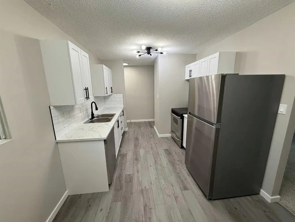 15 Laval Court W