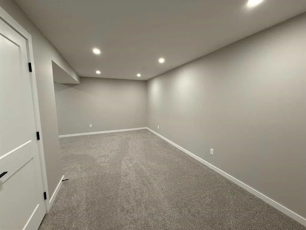 15 Laval Court W