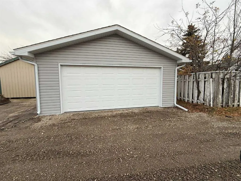 15 Laval Court W