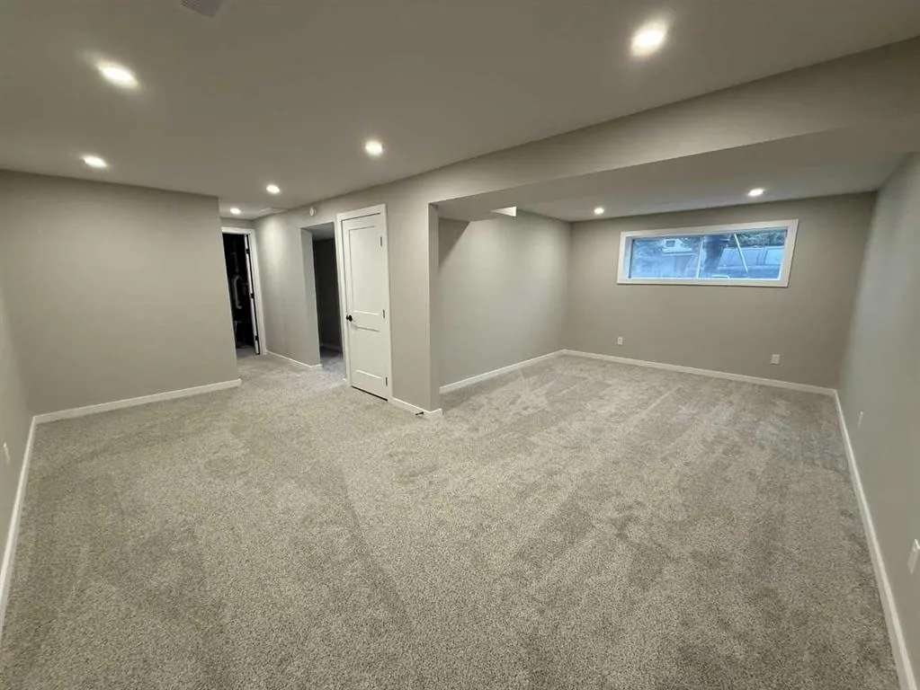 15 Laval Court W
