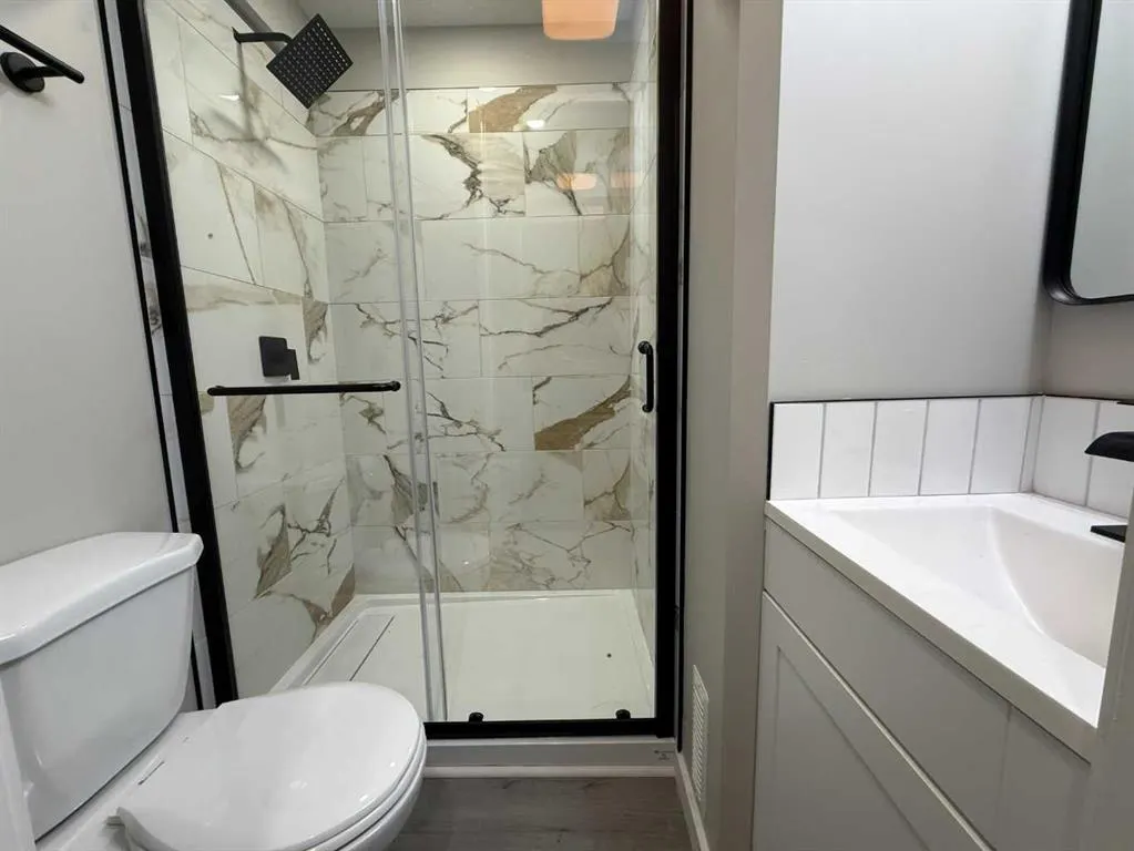 15 Laval Court W