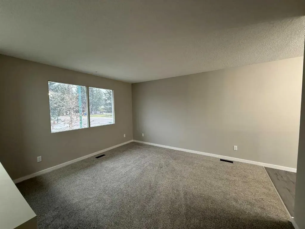 15 Laval Court W