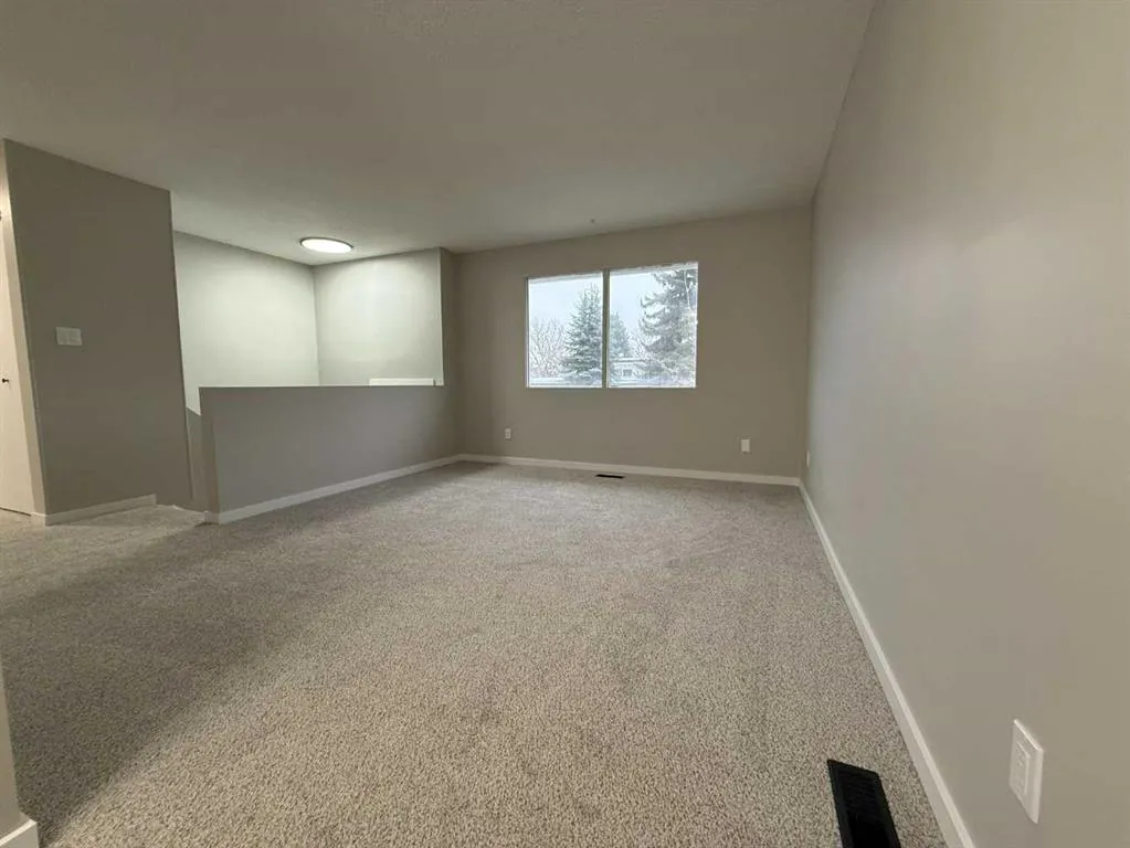 15 Laval Court W