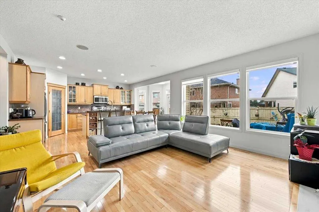 262 Everstone Drive SW