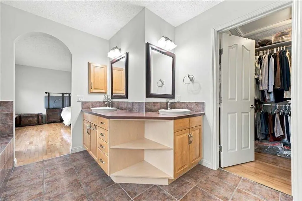 262 Everstone Drive SW