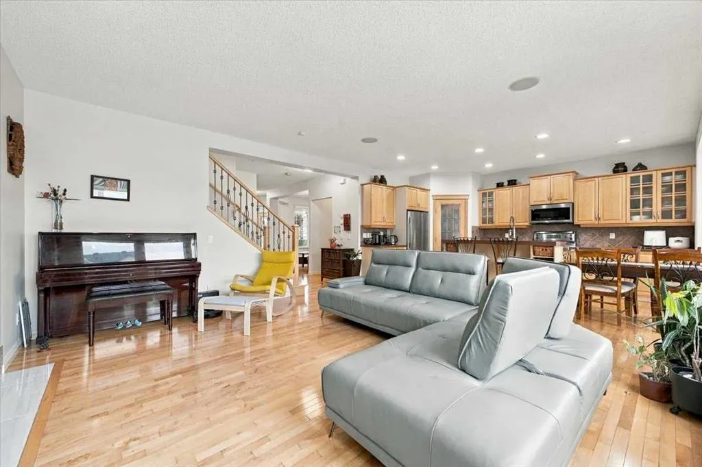 262 Everstone Drive SW