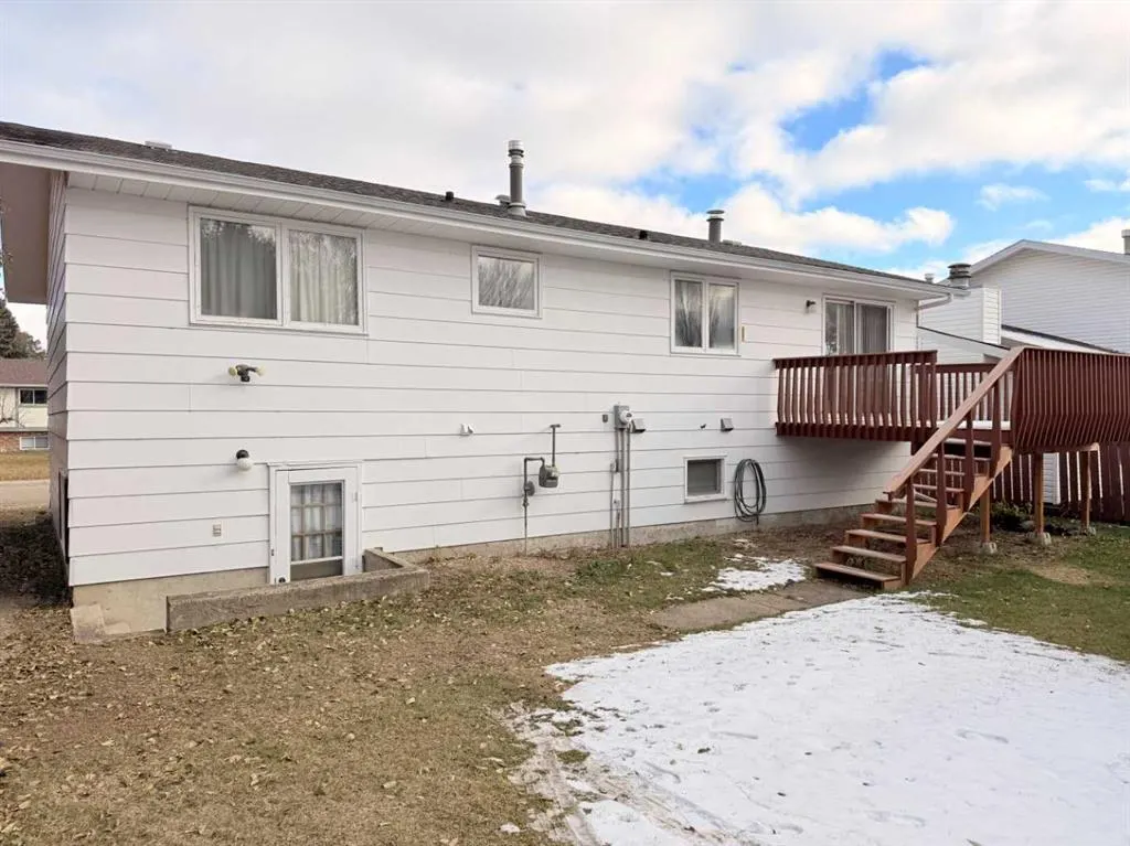 32 Asmundsen Avenue