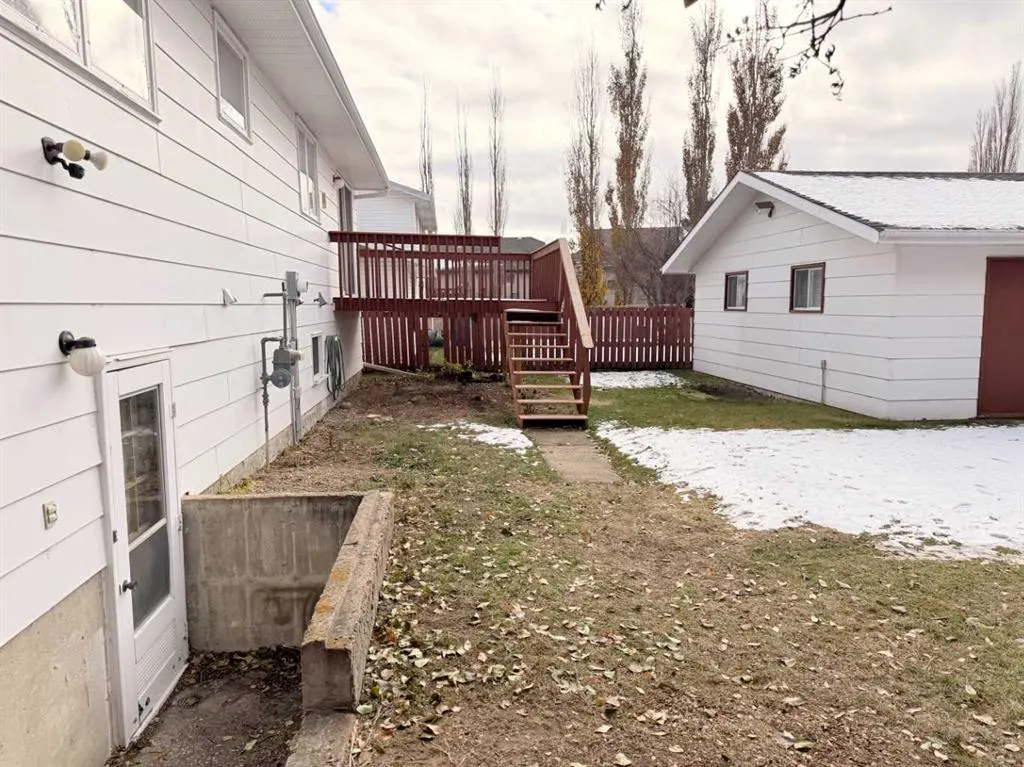 32 Asmundsen Avenue
