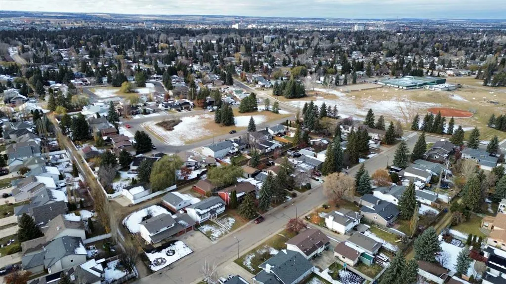 32 Asmundsen Avenue