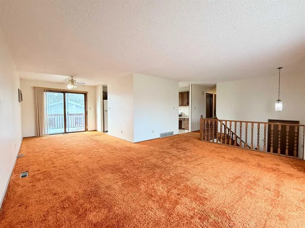 32 Asmundsen Avenue