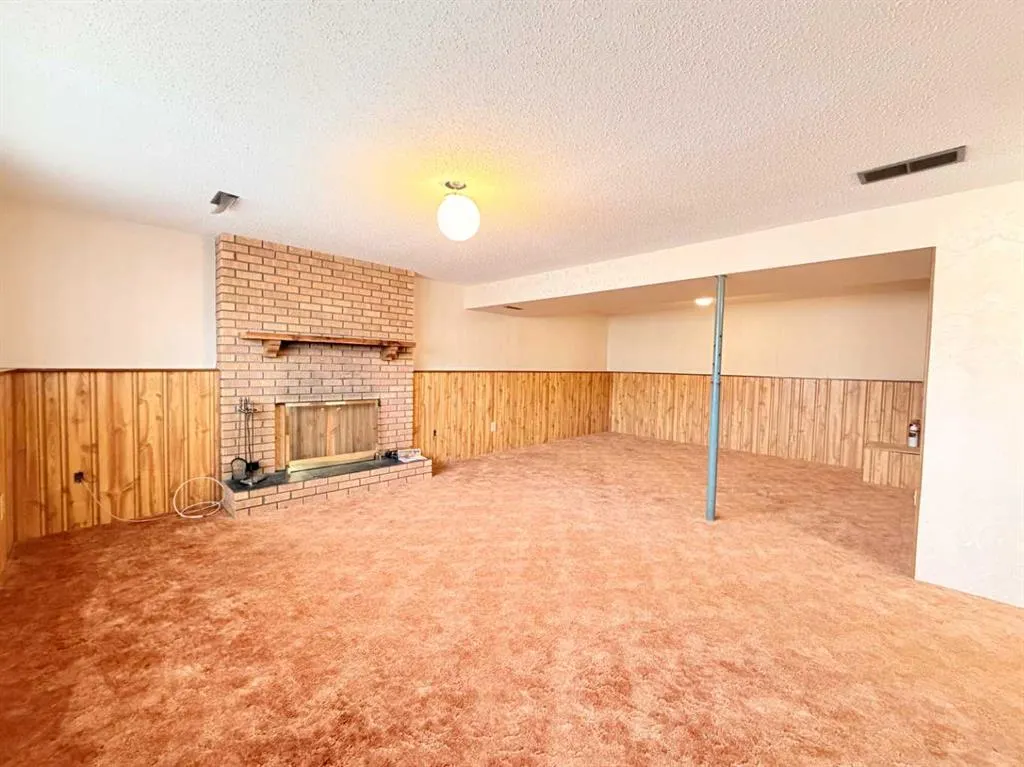 32 Asmundsen Avenue