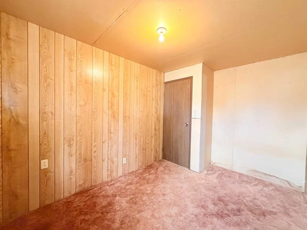 32 Asmundsen Avenue