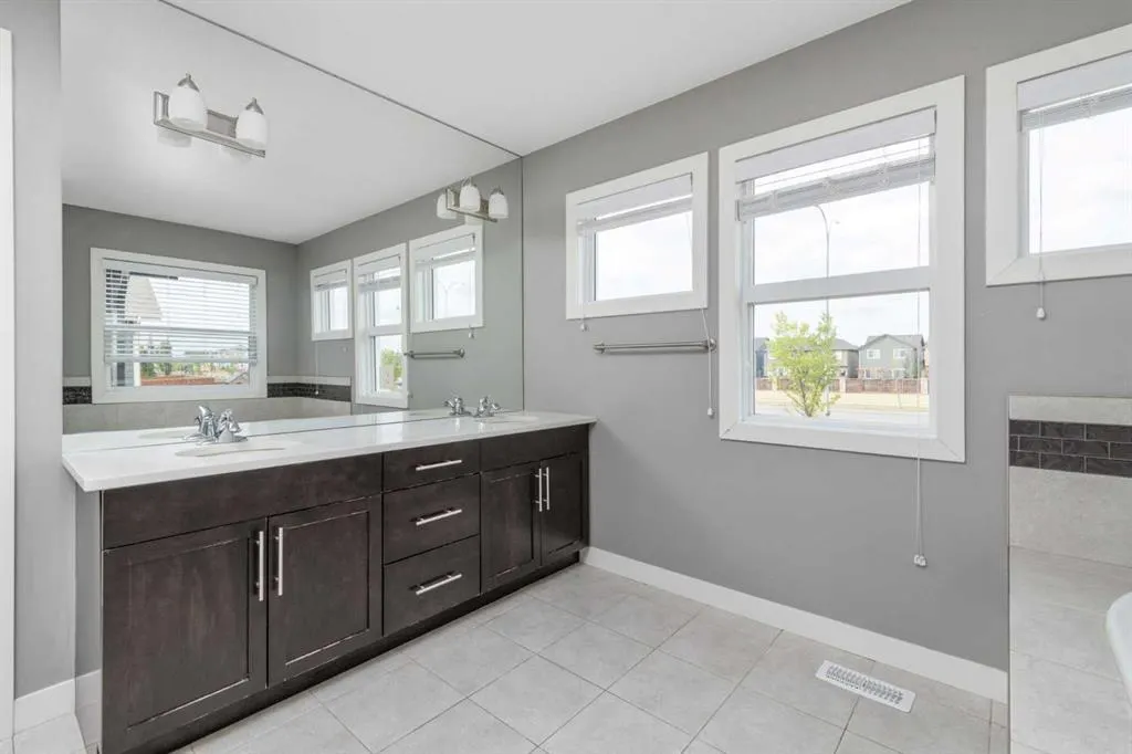 158 Mahogany Passage SE