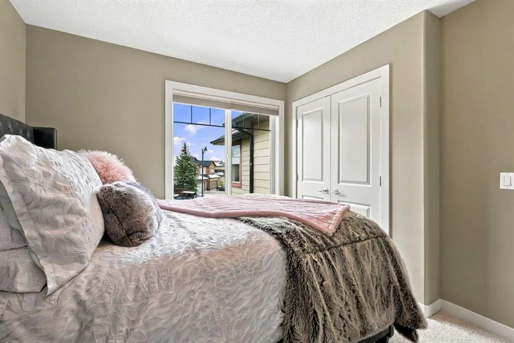 54 West Cedar Place SW