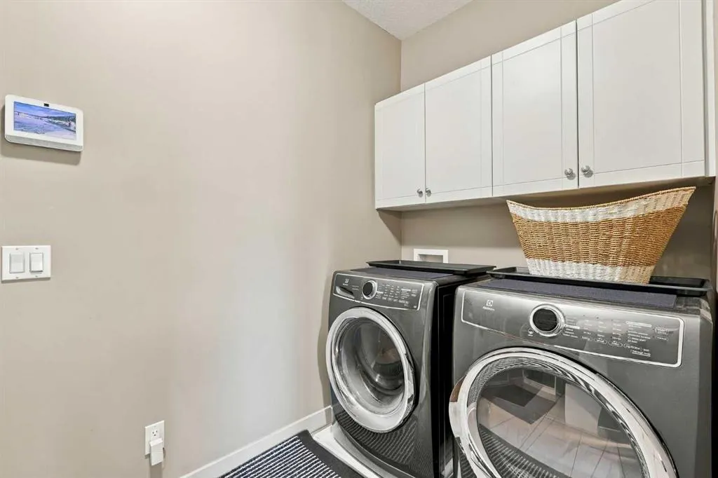 54 West Cedar Place SW