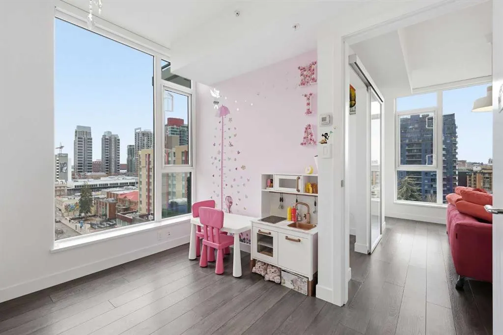 310 12 Avenue SW #907