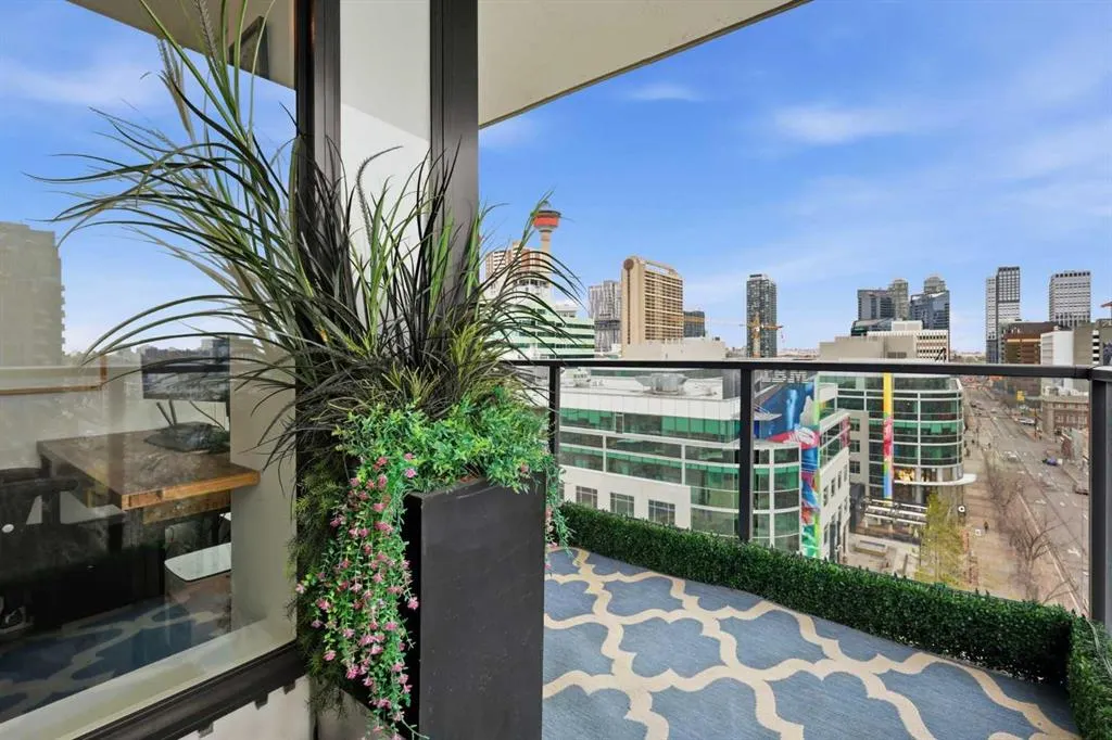 310 12 Avenue SW #907
