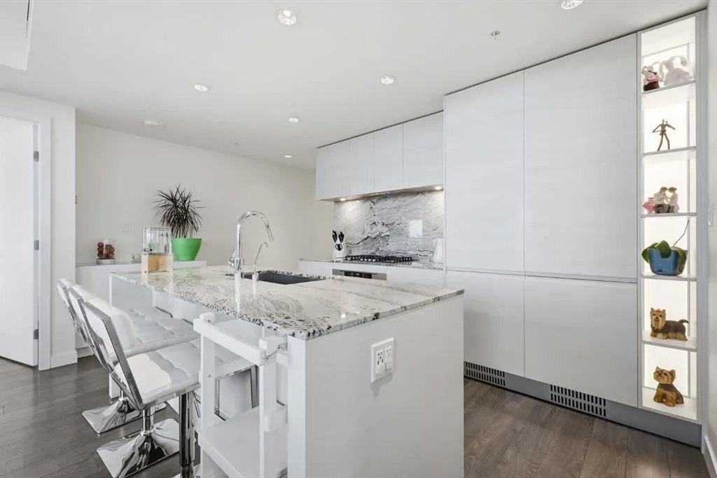 310 12 Avenue SW #907