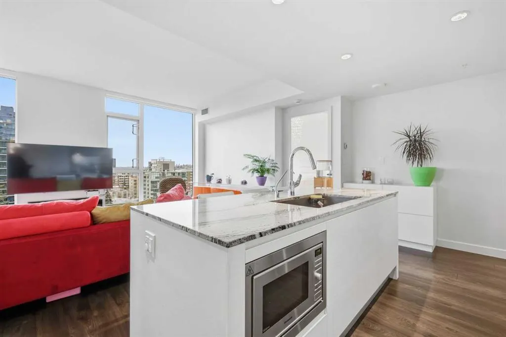 310 12 Avenue SW #907
