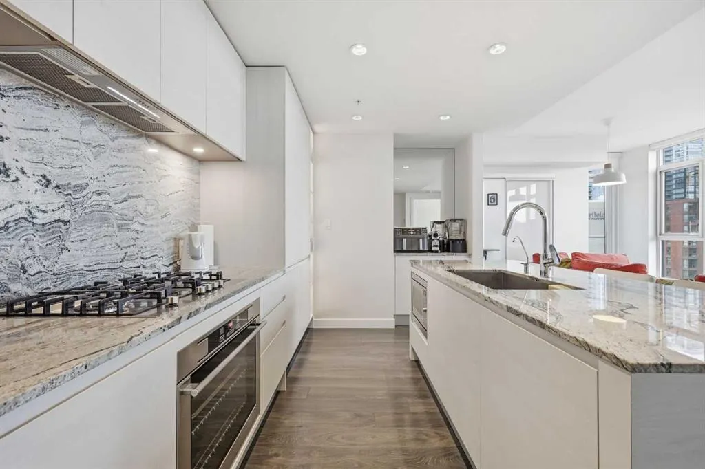 310 12 Avenue SW #907