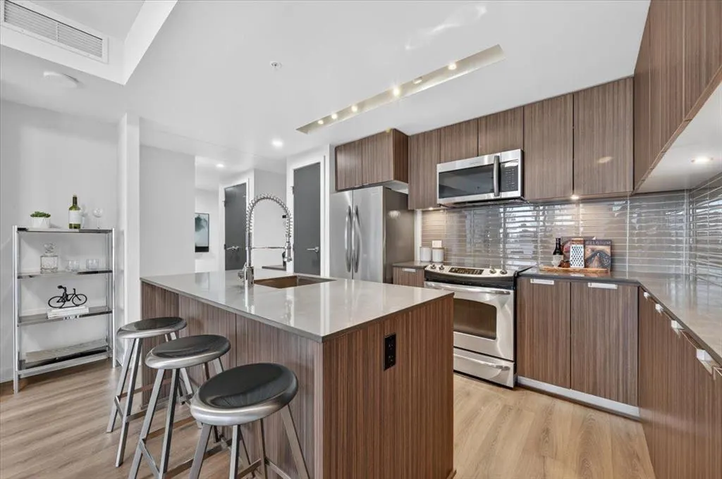 626 14 Avenue SW #1203