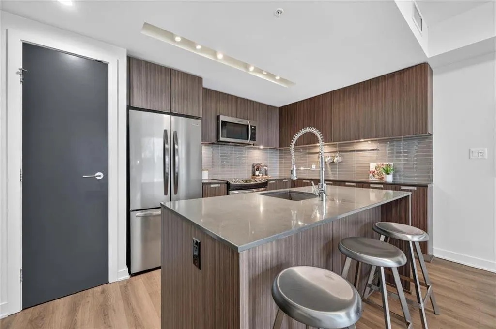 626 14 Avenue SW #1203