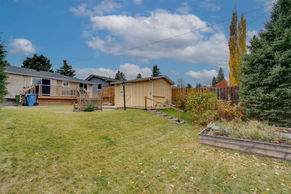 616 Hunts Crescent NW