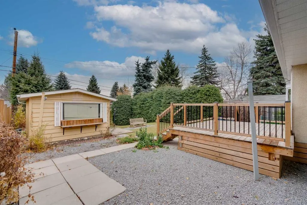 616 Hunts Crescent NW