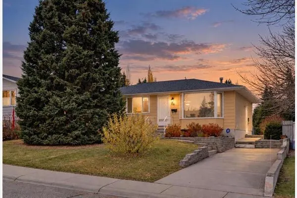 616 Hunts Crescent NW