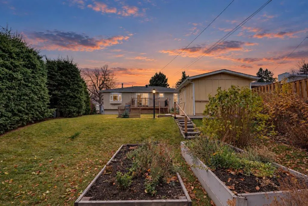 616 Hunts Crescent NW