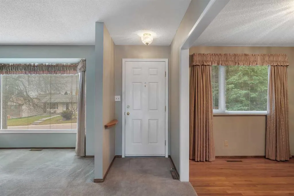 616 Hunts Crescent NW