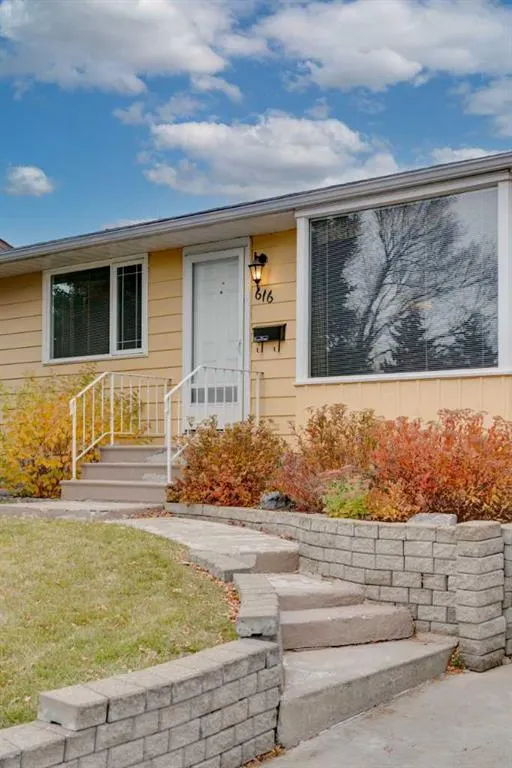616 Hunts Crescent NW