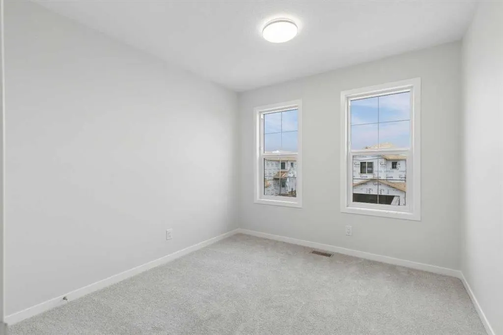 32 Snowberry Common SE