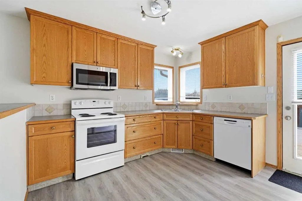 22 Lanterman Close