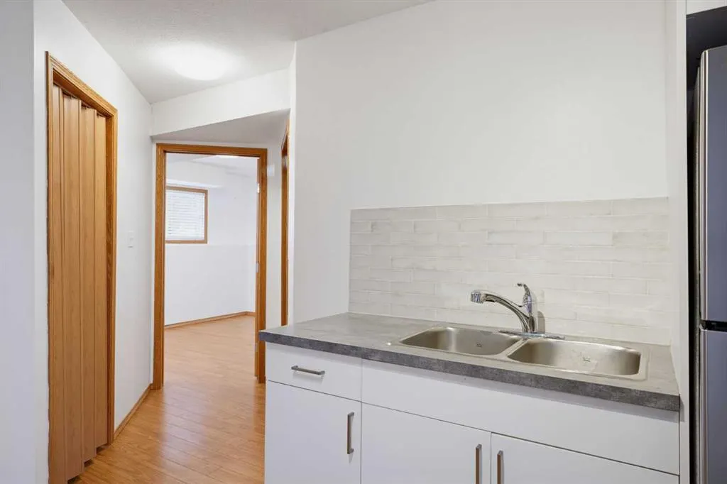 22 Lanterman Close