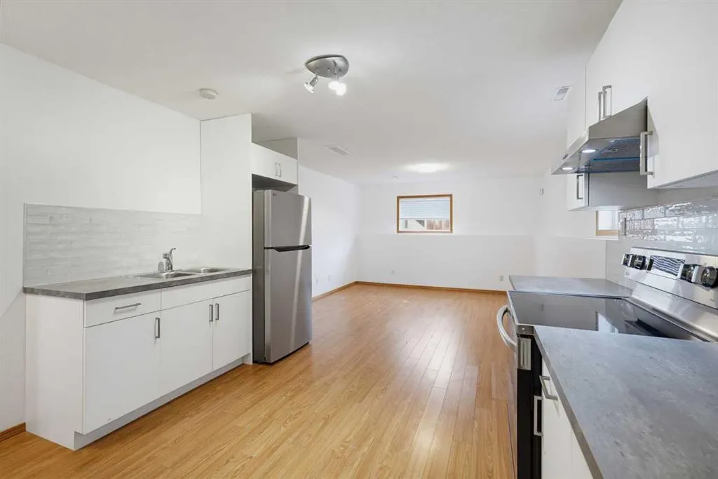 22 Lanterman Close