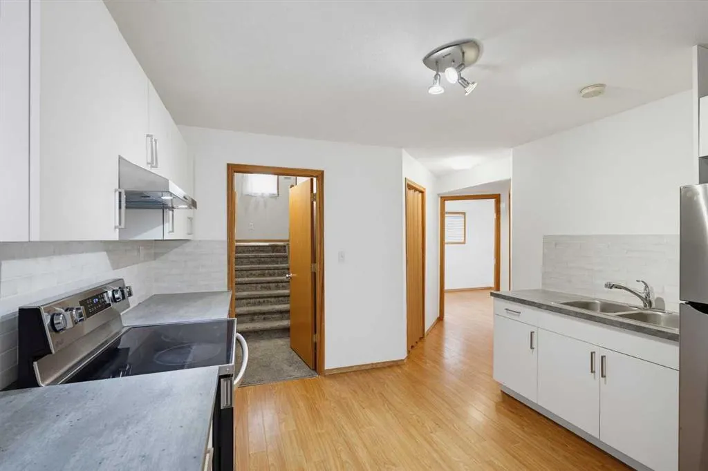 22 Lanterman Close