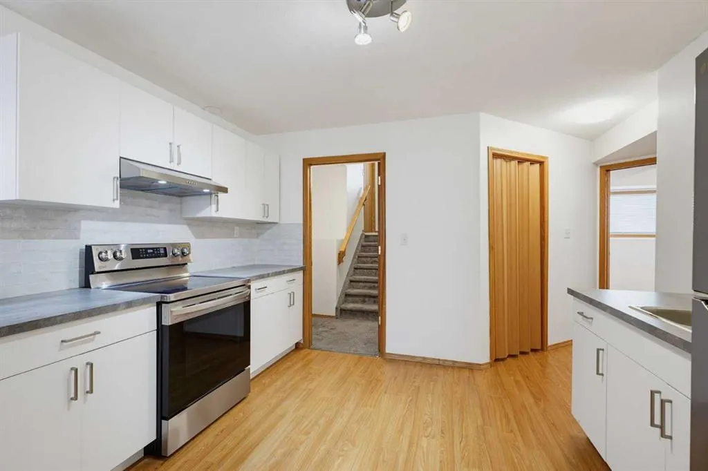 22 Lanterman Close